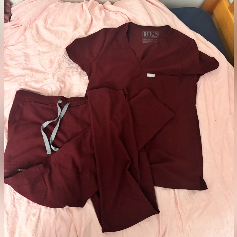 Figs burgundy scrub set, XS pants and skinny leg.